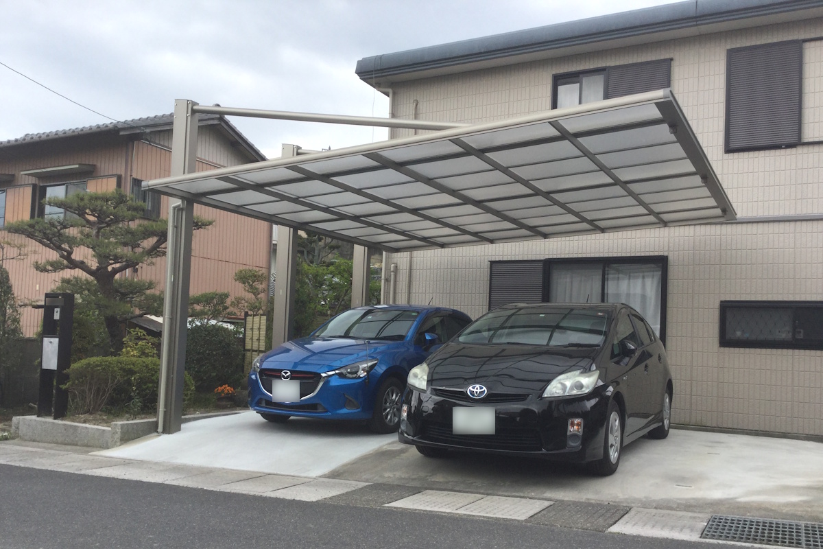 三重県三重郡朝日町 K様邸 三協アルミ ダブルフェース 片側支持 2台用カーポート 外構 車庫 | エクステリア.comプラス - カーポート ...